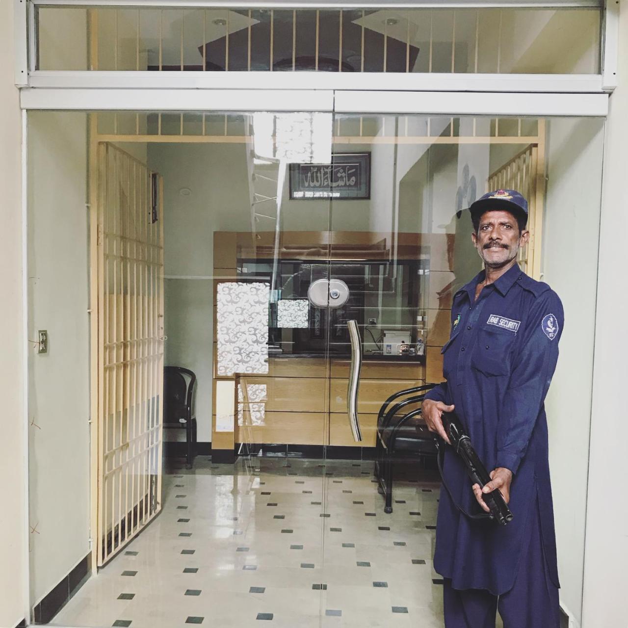 Hotel Second Home Karachi Bagian luar foto